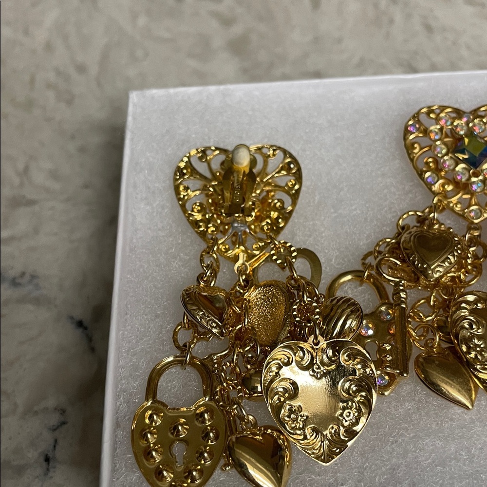 Kirk’s Foley Heart Earrings - Picture 4 of 4